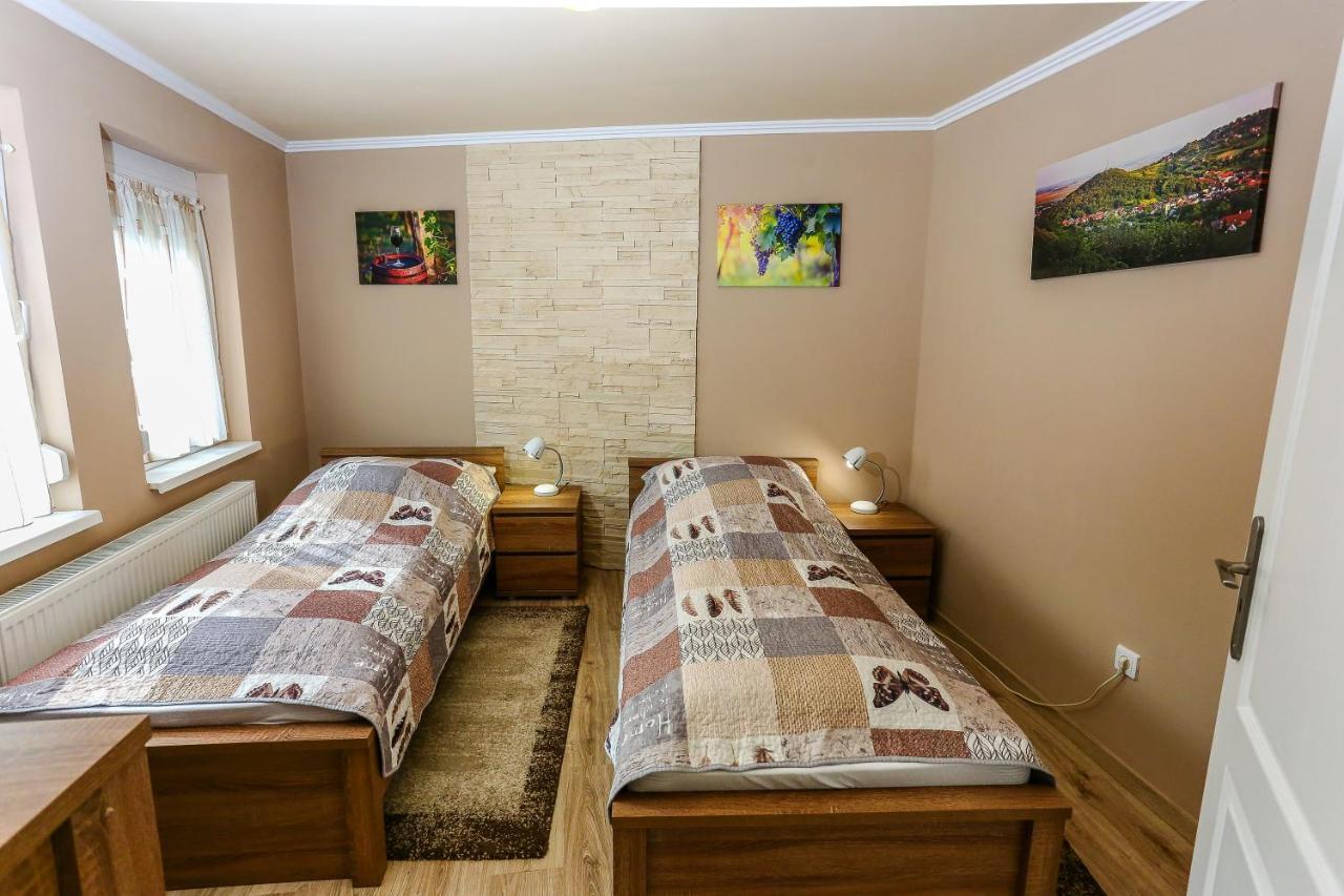 Gardi Apartman Szekszárd Zewnętrze zdjęcie