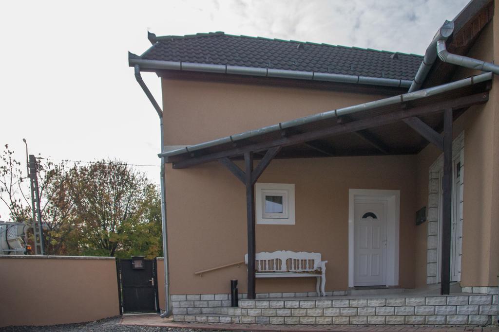 Gardi Apartman Szekszárd Zewnętrze zdjęcie